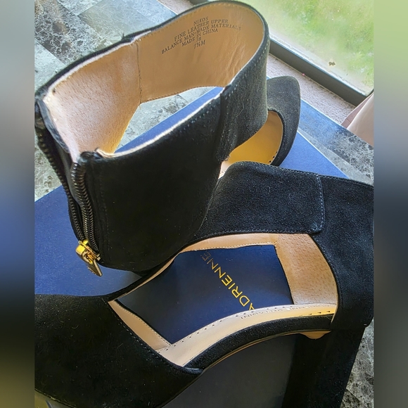 Adrienne Vittadini Black Ankle Boots 7½ - Picture 7 of 7